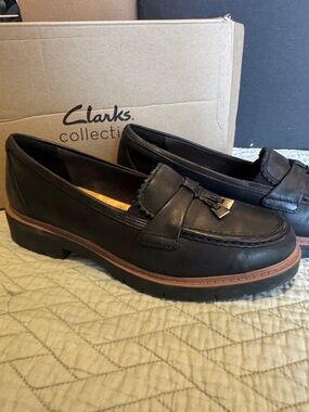 Clarks Black Leather Tassel Loafers with Brown Welt